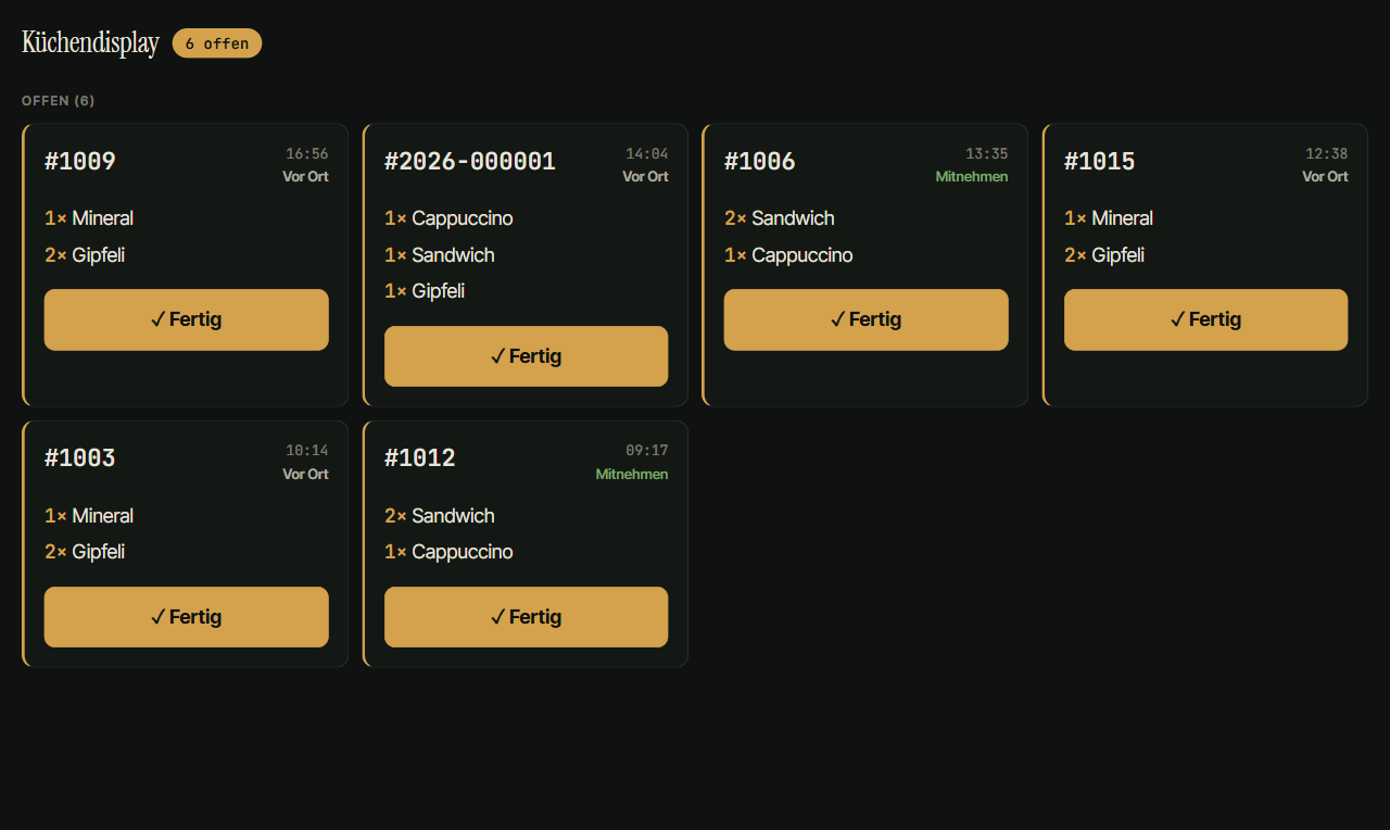 Quiro Küchen-Display: sechs offene Bon-Tickets mit Artikeln, Uhrzeit, Vor Ort oder Mitnehmen und „✓ Fertig"-Schaltfläche je Bon
